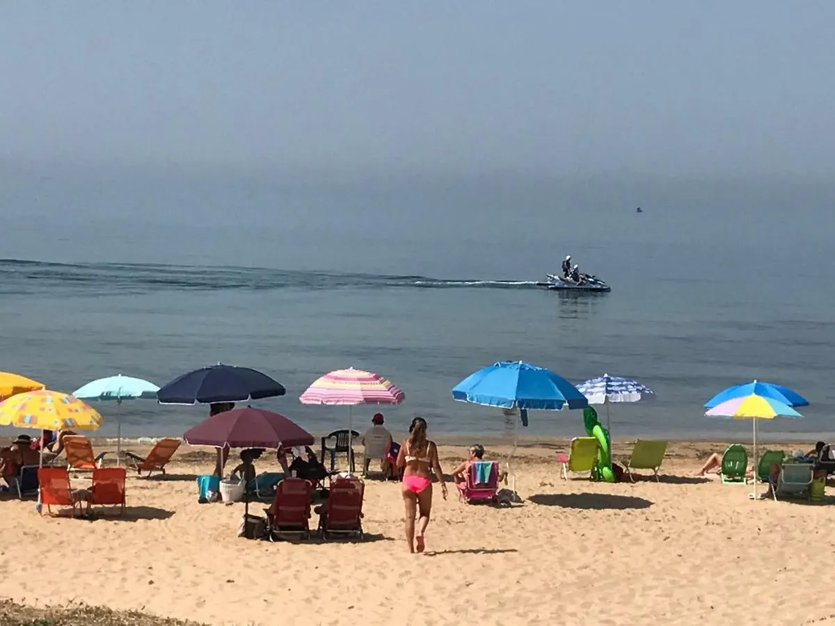 30 Passi Dalla Spiaggia Villaggio Azzurro イタリア